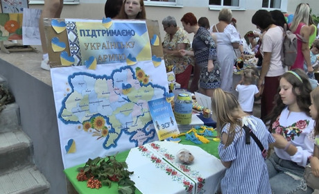 У школі №11 дітлахи та дорослі збирали кошти на допомогу українській армії