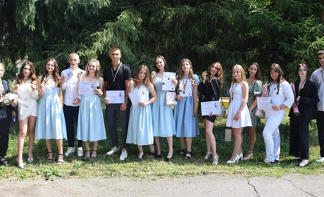 На Переяславщині 35 випускників отримали золоті та срібні медалі