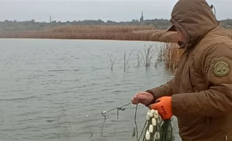 На Дністрі тривають рейди: інспектори парку вилучили сітки, раколовки, спінінги