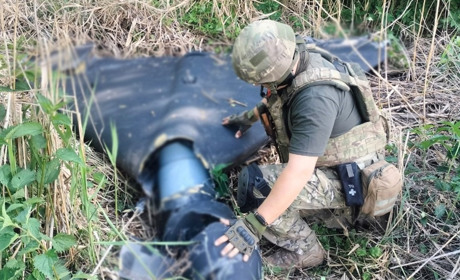 На Житомирщині вибухотехніки знищують бойові частини російських ракет та БпЛА