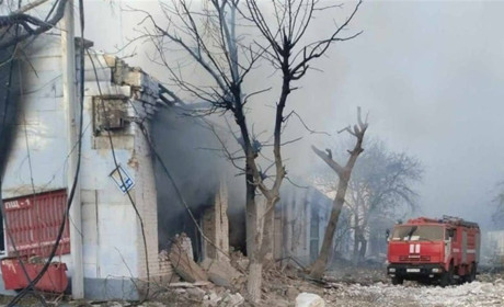 Окупанти скинули бомбу на Каховку: вона впала на територію підприємства