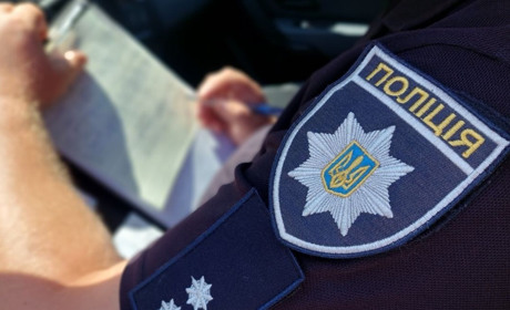 На Шосткинщині чоловік намагався відкупитися від поліції хабарем за їзду в нетверезому стані