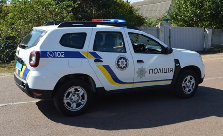 У полі біля села на Переяславщині "Renault Duster" врізався в гусеничний трактор: хроніка поліції