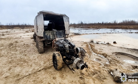 У Сарненському районі на видобутку бурштину викрили місцевих — мотопомпи вилучили