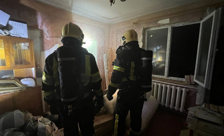 Горів килим на стіні: у Сарнах ліквідували пожежу в будинку