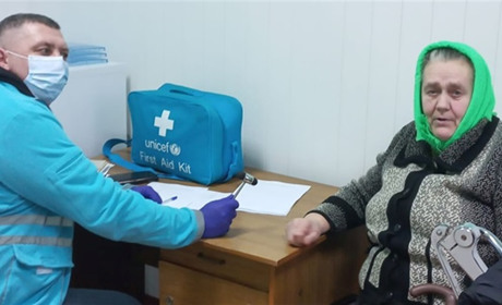 Лікарі мобільної команди ЮНІСЕФ надали безкоштовну медичну допомогу жителям Ташанської громади