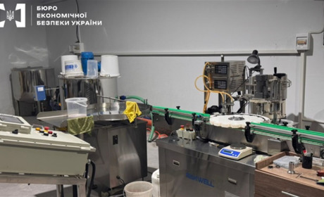 Підпільне виробництво рідин для електронних сигарет викрили на Київщині: справу передали до суду