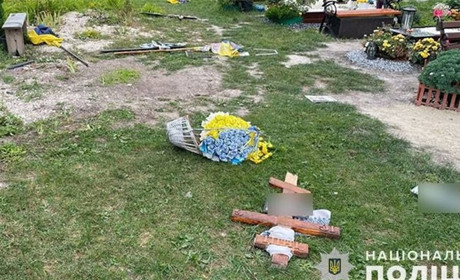 На Кременеччині вандал пошкодив могили загиблих воїнів: вже встановили зловмисника