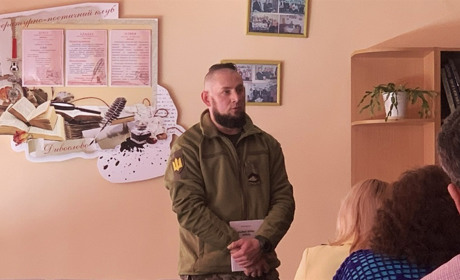 «У військових, крім служби, є буденність»: боєць із Костополя презентував книги в Сарнах