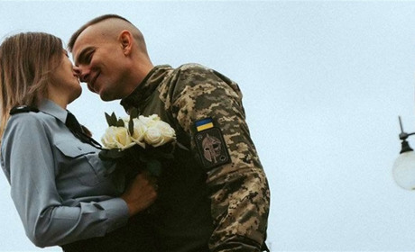 Весілля в формі: на Сарненщині одружились військовослужбовець та поліцейська