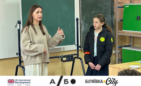 Біляївка.City провели спільну акцію з безпеки дітей: як бути помітними на дорозі у темряві