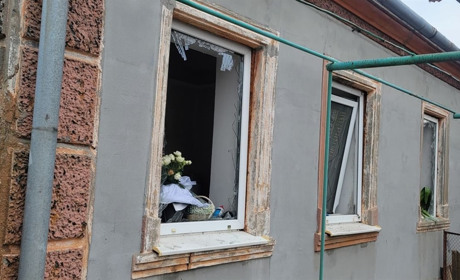 Внаслідок нічної атаки дронів в Одеському районі пошкоджено приватні будинки та рекреаційний об'єкт