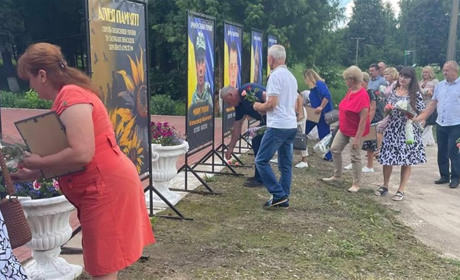 Як День Конституції України відзначили в Есманьській громаді, що межує із країною-агресоркою