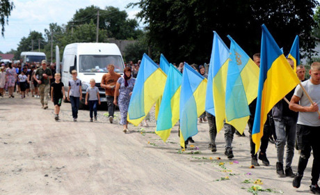 Втрата громади: у Вараші похоронили одразу двох воїнів - мінера і гранатометника.