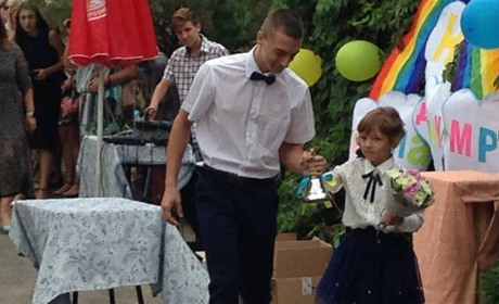 Перший дзвінок і футбол з музикою