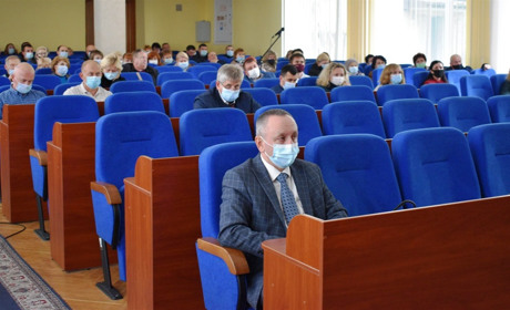 Чи навчатимуться діти в школах і яка ситуація в лікарні: про що говорили посадовці на нараді