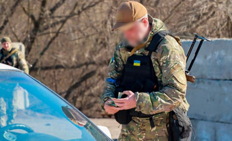 У Глухові чоловік побив військового, бо не хотів отримувати повістку (ВІДЕО)