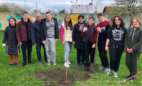 Акція «Шкільні сади Перемоги» знайшла підтримку в славутчан