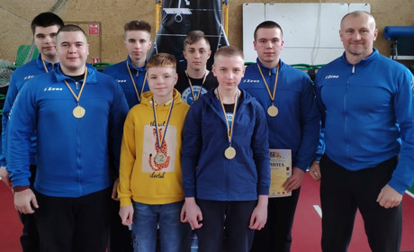 Юні глухівські паверліфтери привезли переможні медалі із чемпіонату області