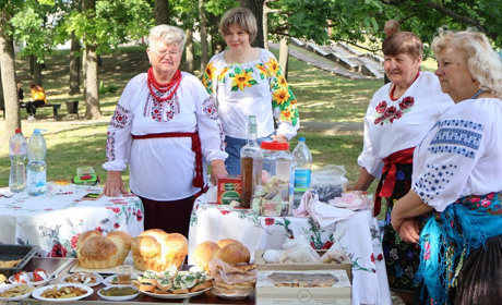 Ярмарок до Дня вишиванки в Южноукраїнську. Фоторепортаж