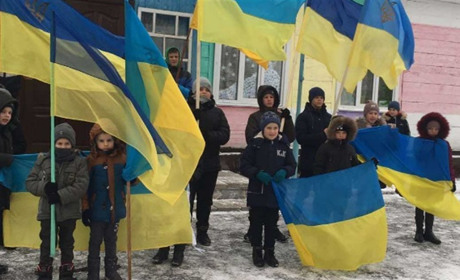 Сотні прапорів, акції і флешмоби - День Соборності у Вараському районі