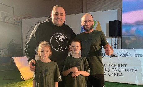 На турнірі стронгменів здобув медалі ветеран війни з Переяслава Богдан Бутович із своїми дітьми ФОТО