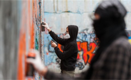 Новокаховчанина оштрафували за графіті