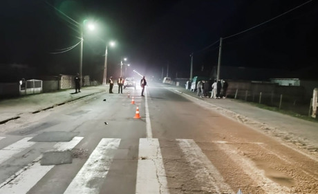 У Сарнах мотоцикліст насмерть збив пішохода: водій і пасажирка у лікарні