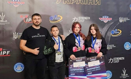 Пауерліфтери зі Звягеля привезли нагороди з чемпіонату України