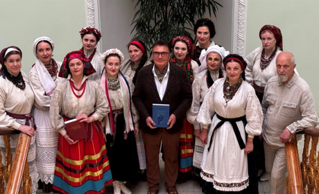 На презентації нової книги Миколи Хомича "Задум Бога" у Києві виступив звягельський ансамбль "Віра"