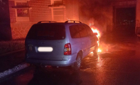 Горіли автомобілі у Червонограді та Добрячині