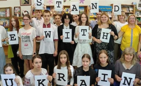"Stand with Ukraine": у Жовтих Водах вперше відбувся англомовний конкурс ораторів