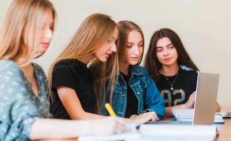 Українських школярів запрошують на Всеукраїнський урок медіаграмотності 2025