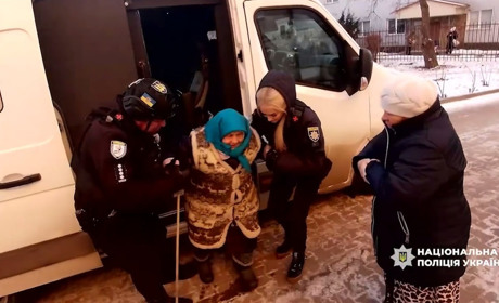 Залишити дім, щоб зберегти життя: «Білі янголи» допомогли 86-річній жінці врятуватися від війни