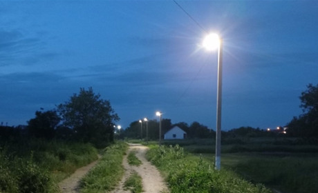 У Біляївці на відрізках двох вулиць зробили вуличне освітлення: які плани на майбутнє