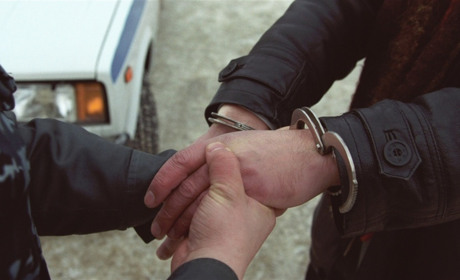 В Усатівській громаді пасинок на вулиці задушив вітчима: той вигнав його з дому