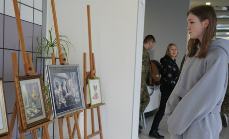 Історії в хрестиках і фарбах: у G-Museum стартували дві виставки городоччанок