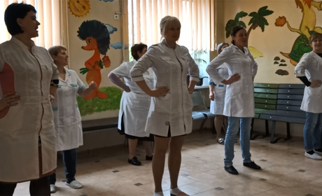 Лікар Євген Лазарев став режисером, а його колектив – акторами: що знімали медики