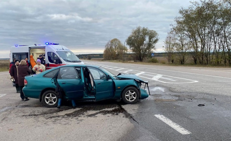 Смертельна ДТП на Чернігівщині: водій інкасаторського авто загинув на місці, ще шестеро у лікарні