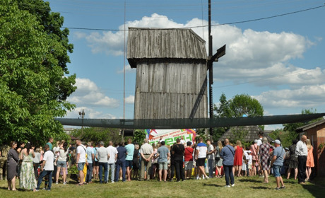 Фоторепортаж із музею: у Сарнах відзначили Трійцю
