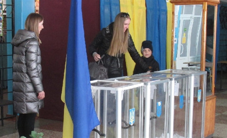 Выборы в Мелитополе: что происходит на участке в школе №1