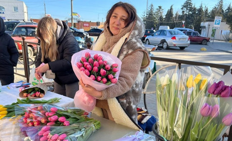 У Біляївці відкрився квітковий ринок до 8 Березня: які ціни на тюльпани та весняні квіти