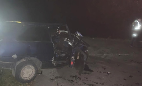 "BMW" та "Таврія" не розминулися: травмовано 17-річну дівчину
