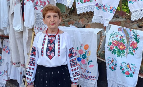Вчителька з Шевченкового під час окупації зберегла автентичні речі, які збирала впродовж життя