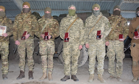Наказ комбрига: "Повернутися живими!" — в 30 ОМБр найкращим бійцям вручили відзнаки