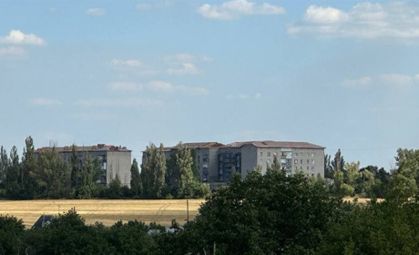 8 російських солдатів побили подружжя на очах їхньої дитини в окупованому Донському. Що відомо