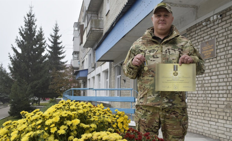 Жмеринчанина, який боронив Донецький аеропорт, нагородили відзнакою Президента України