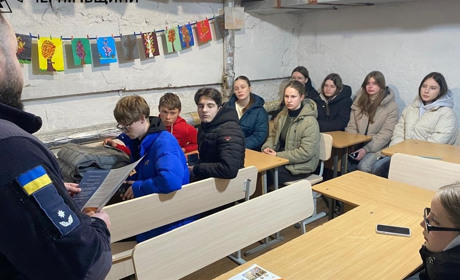 Рятувальники провели профорієнтаційні зустрічі з випускниками на Корюківщині