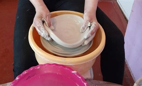 В гуртках Привільського ліцею діти роблять іграшки із глини та дерева