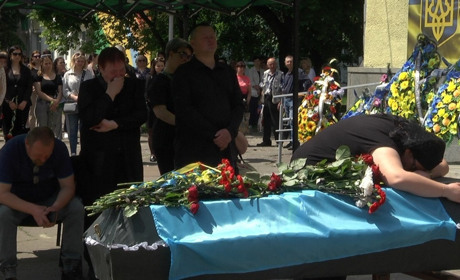 Шосткинець Андрій Московка мав поранення, але щоразу повертався до бою. Громада попращалась з героєм